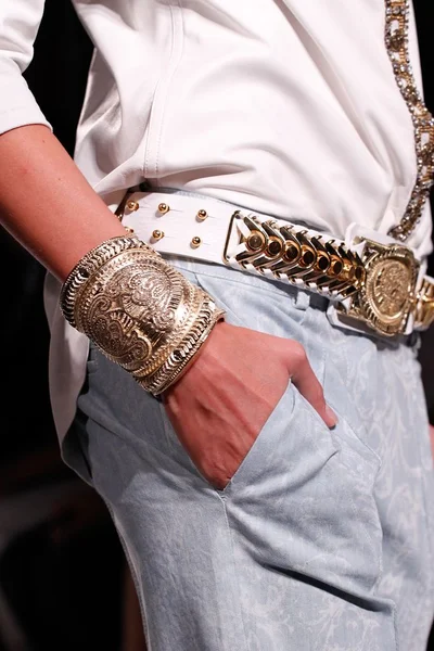 Look 3